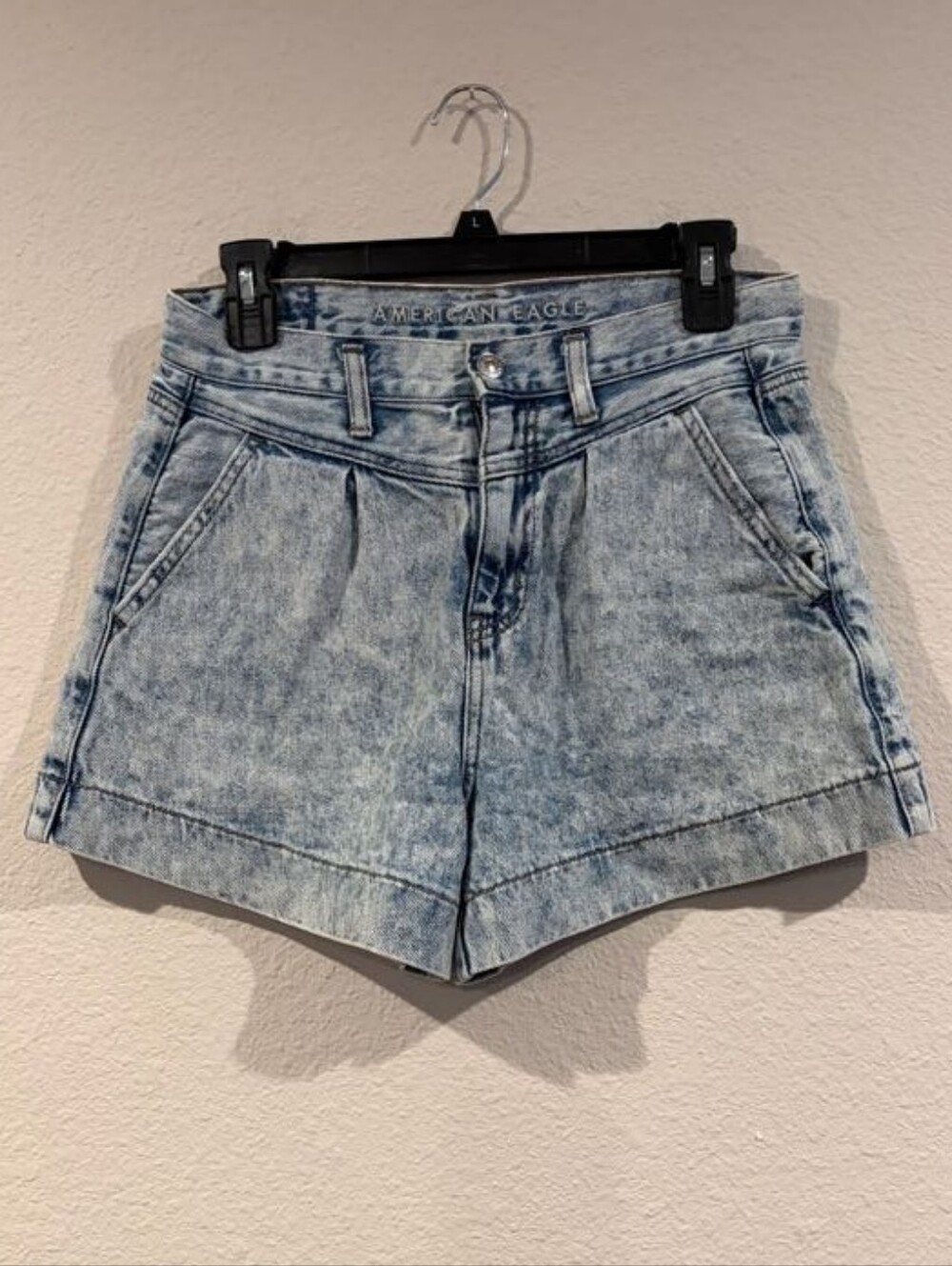 American Eagle Womens High Waisted Acid Wash Blue Denim Jean Mom Shorts Size 2